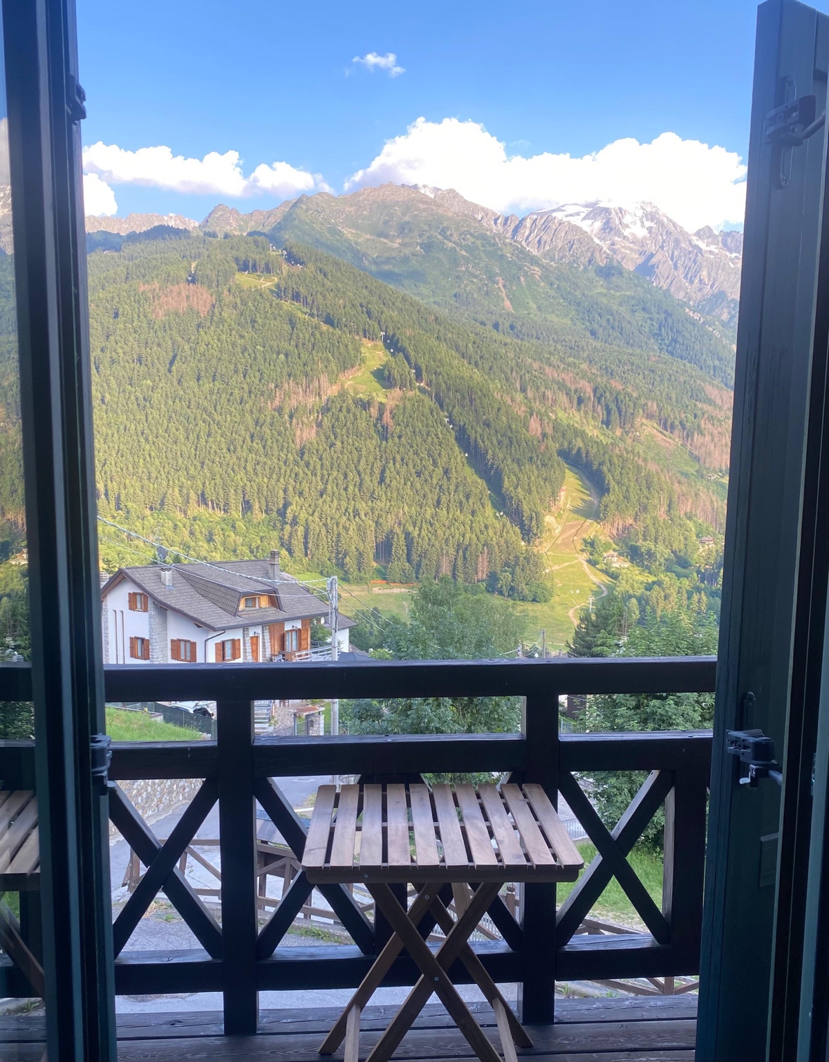 Le montagne di Temù viste dal balcone di Casa Sofia